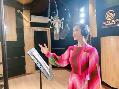 致敬抗疫英雄！楊西音子傾情演唱《又唱為了誰》的文藝創作