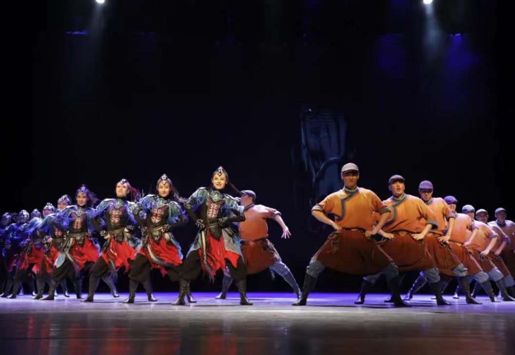 感黨恩、聽黨話、跟黨走——我校成功舉辦內蒙古舞蹈創作研討會專場文藝演出